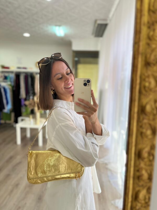 Bolso metálico dorado