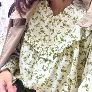 Camisa flores verdes
