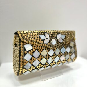 Bolso rígido dorado